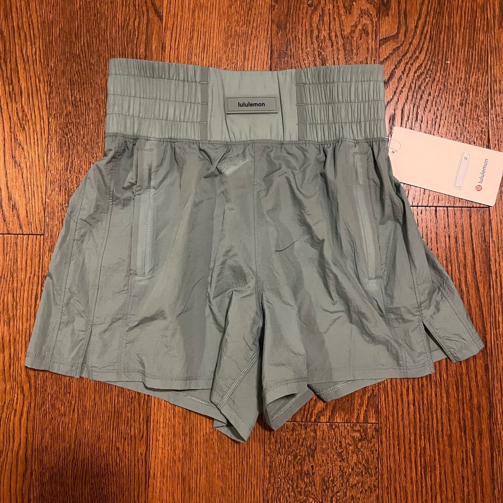 NWT Lululemon Athletica Crater Blue Lightweight SHR Training Short 4”